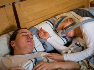 ভালো ঘুমের জন্য একটি CPAP মেশিন